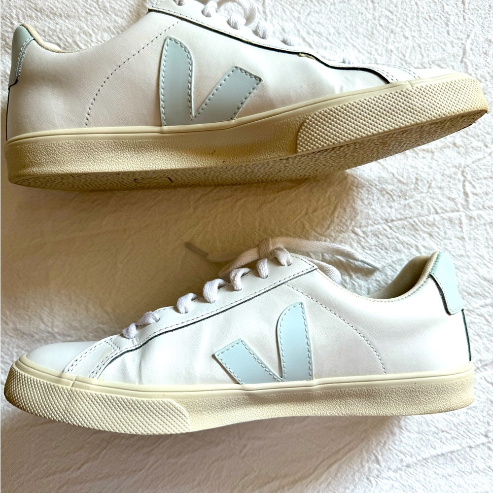 Womens veja sneakers